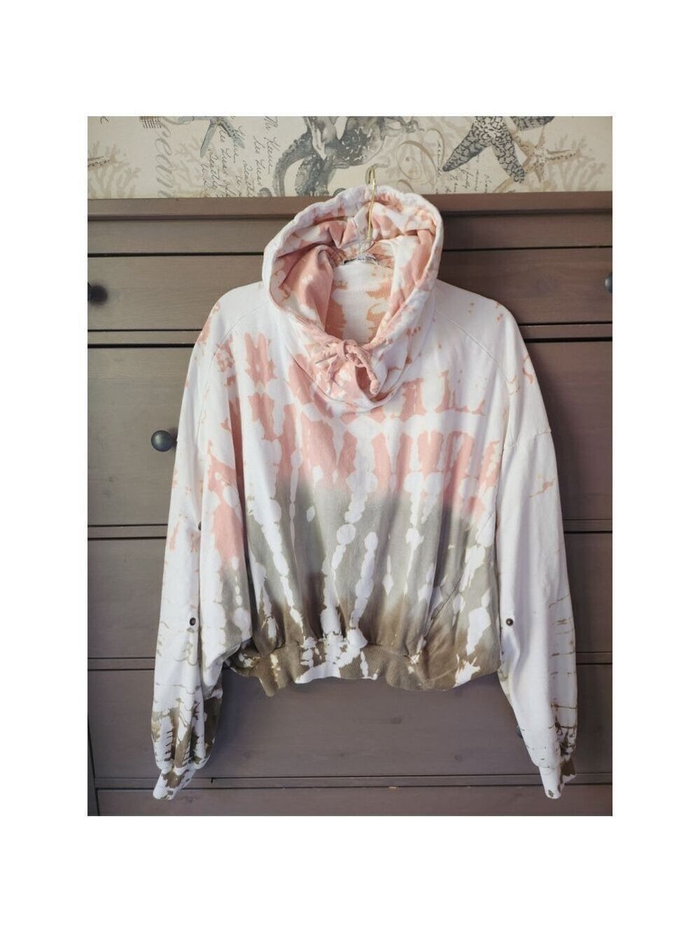 YOUNG FABULOUS & BROKE MULTI COLOR PINK ,GREEN, WHITE HOODIE WOMENS M/L
